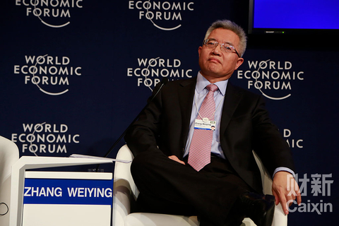 2016年1月20日，冬季达沃斯论坛首日，聚焦中国商业环境对话现场，北京大学国家发展研究院金光经济学讲席教授张维迎。 王曦/财新记者