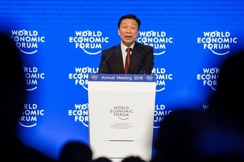 当地时间2016年1月21日，瑞士达沃斯，2016冬季达沃斯论坛持续举行。应世界经济论坛创始人兼执行主席施瓦布邀请，中国国家副主席李源潮出席达沃斯年会。 视觉中国