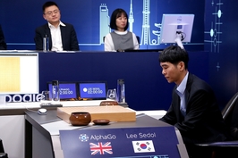 AlphaGo战胜李世石两周年