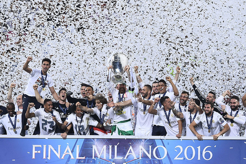 5月28日，在2015-2016赛季欧洲足球冠军联赛决赛中，皇家马德里队与马德里竞技队在120分钟内1比1战平，在点球大战中，皇家马德里队以5比3胜出，最终获得冠军。这也是皇家马德里队历史上第11次夺得欧洲冠军的奖杯。 视觉中国