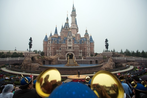 迪士尼：上海园区游客突破700万