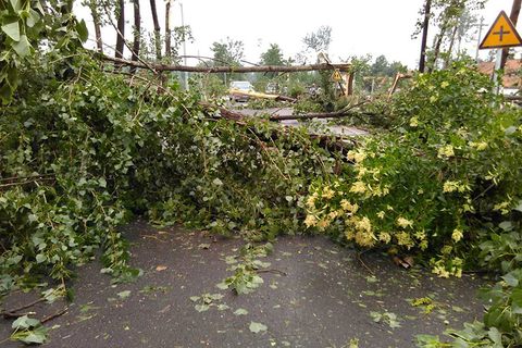6月23日，灾区现场。 财新图片