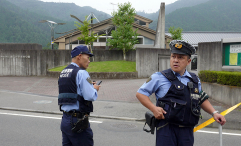 当地时间7月26日凌晨，日本首都东京附近一处残障人士疗养院发生持刀攻击事件，目前恐已造成至少19人死亡、45人受伤。视觉中国 