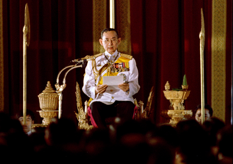 Thai King Bhumibol Adulyadej reads a statement convening Parliament in front of 391 newly elected members of parliament at Ananta Samakhom throne in Bangkok on July 10 - RTXFXJ1