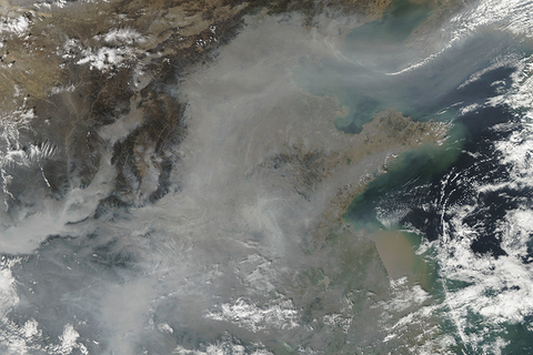 2017年01月05日讯，NASA记录了2002年-2016年15年间北京及周边地区的空气状况。图自视觉中国