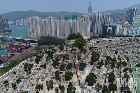 清明期間俯瞰香港各大墓地 陰陽兩隔擁擠共存