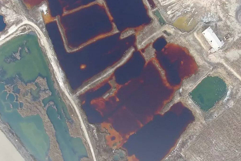 两江在华北地区开展工业污染调查期间，在河北、天津等地发现超大规模的工业污水渗坑，这批渗坑面积大，存续时间长，或已对当地的地下水安全造成严重的威胁。图/重庆两江志愿服务发展中心