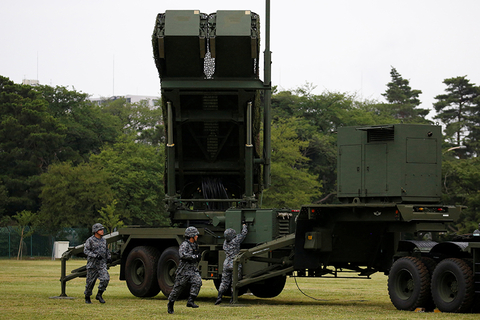 当地时间2017年6月21日，日本航空自卫队在横跨东京都练马区和埼玉县的朝霞兵营进行了“爱国者3”型拦截导弹的部署训练。视觉中国