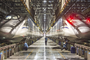 探访华中地区最大“动车医院”的不眠夜