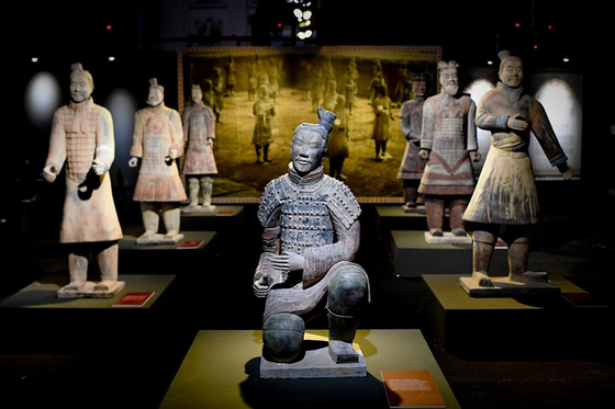 秦兵马俑亮相意大利那不勒斯 展览将持续三个月_图片频道_财新网