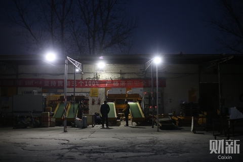 据韵达快递定福庄快递收发点负责人介绍，腾退通知下发后，他已经在朝阳北路附近找到新的地点。公司约30名员工原本住在收发点院内宿舍里，腾退后需要另寻住处。