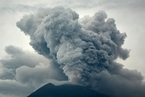 一周天下：印尼阿贡火山喷发 警戒级别调至最高