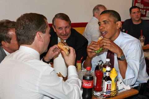 默克尔烤鱼奥巴马热狗 这些年政要们的亲民食谱