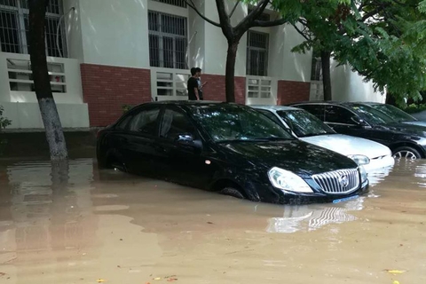 2018年5月7日，福建南部沿海地区局地发生特大暴雨，厦门多地积水严重，厦门大学则开启了“看海”模式。图/厦门大学师生提供