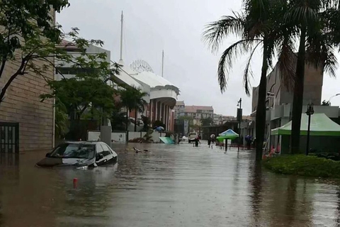 2018年5月7日，福建南部沿海地区局地发生特大暴雨，厦门多地积水严重，厦门大学则开启了“看海”模式。图/厦门大学师生提供
