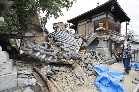 当地时间2018年6月18日，日本大阪府，当地时间上午7时58分（北京时间6时58分）日本大阪府发生6.1级地震，震中位于大阪府北部（北纬34.8度，东经135.6度），震中深度约10公里。据日媒报道，地震至少造成3人死亡，51人受伤。图/视觉中国