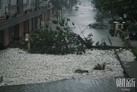 山竹 肆虐香港海水倒灌住宅商场垃圾漂浮