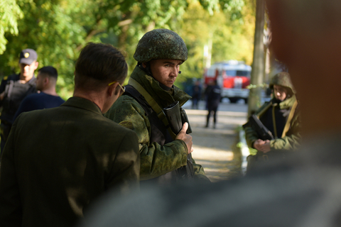 当地时间2018年10月17日，俄罗斯克里米亚，爆炸和枪击事件现场。图/视觉中国