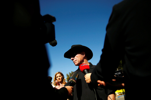 美加州酒吧枪击案已致13死 枪手系退伍军人