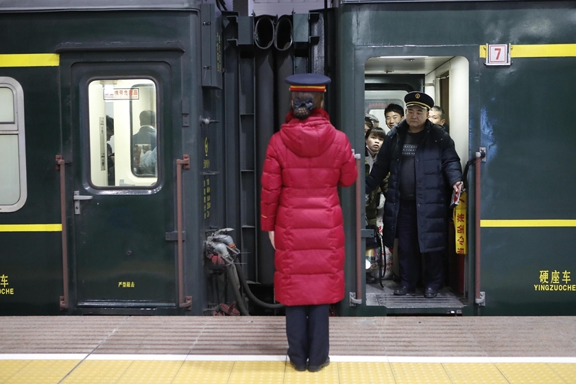 铁路上海站首趟春运临客提前开行