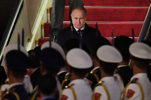 多国政要抵京出席“一带一路”高峰论坛