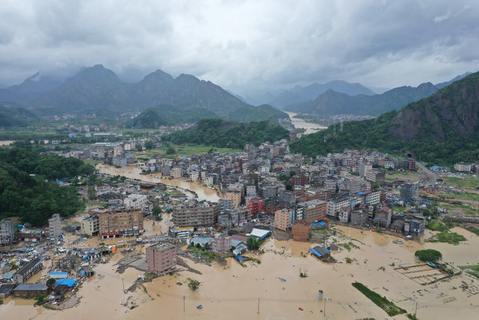 2019年8月10日，浙江温州乐清市大荆镇，超强台风“利奇马”过后，镇区积水严重。图/IC photo