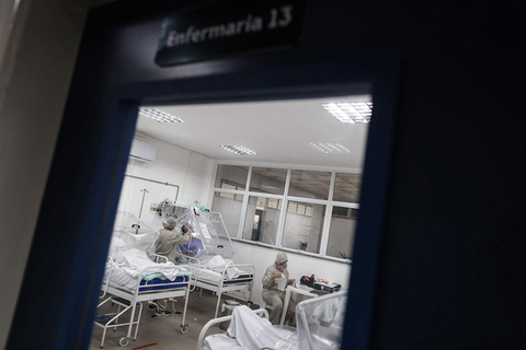 巴西新冠确诊病例破70万世卫称全球疫情正在恶化