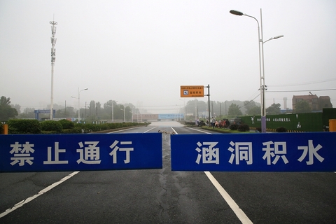 2020年6月16日，湖北襄阳，暴雨过后城市内涝积水严重。图/人民视觉
