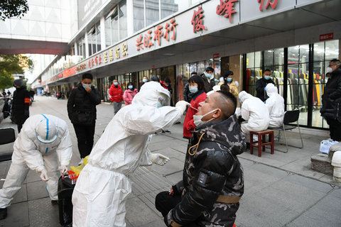 确诊病例曾在武汉活动 汉正街商户开展核酸检测