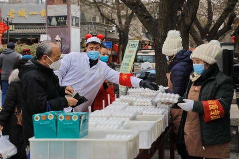 元宵节将至 各地元宵俏销
