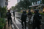 印尼一名女子硬闯警察总部 保安被迫开枪