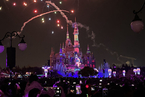 上海迪士尼开启五周年庆典 上演全新夜光幻影秀