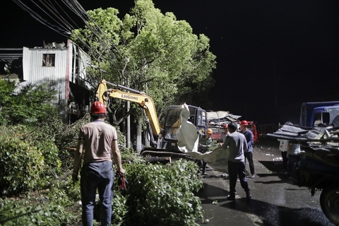 2021年5月15日，苏州，胜天村清理现场。5月14日19时前后，盛泽镇部分地区受龙卷风影响，局部电力设施和多处房屋受损。图/人民视觉