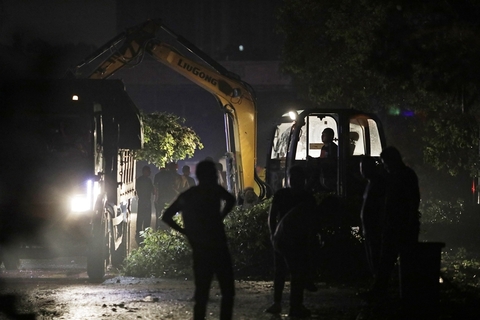 2021年5月15日，苏州，胜天村清理现场。图/人民视觉