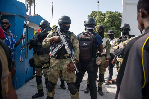 当地时间2021年7月8日，海地太子港，警方逮捕了多名刺杀海地总统莫伊兹的嫌犯。图/IC PHOTO