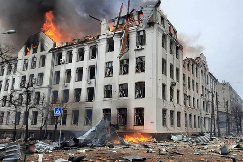 当地时间3月2日，乌克兰哈尔科夫，乌克兰内政部长顾问安东·杰拉什琴科称，当天早8时30分左右，哈尔科夫州警察局大楼遭俄军袭击。目前，俄方并未就此进行表态。图/视觉中国