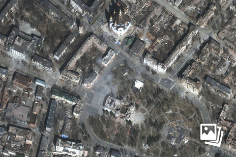 当地时间2022年3月29日，乌克兰马里乌波尔，美国麦克萨科技的最新卫星图像显示，俄罗斯和乌克兰双方在马里乌波尔市展开巷战，马里乌波尔市中心的房屋被炮火摧毁。图/视觉中国