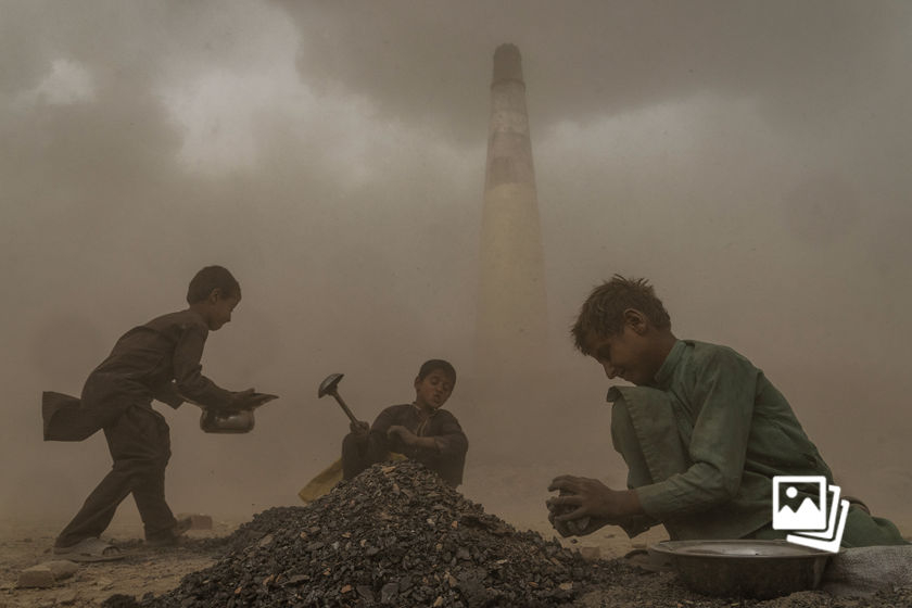 塔利班重掌权力一年多 阿富汗童工数量持续增加