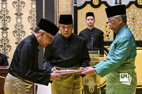 一日图闻｜马来西亚新任总理安瓦尔·易卜拉欣就职、德国一博物馆大量古金币失窃